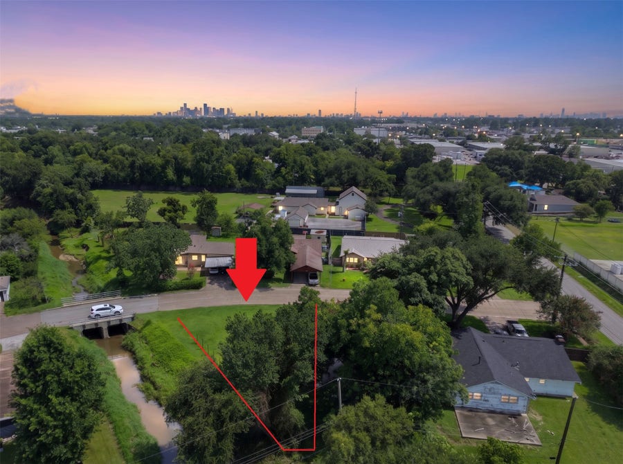 Property photo for 522 Surratt Drive, Houston, TX