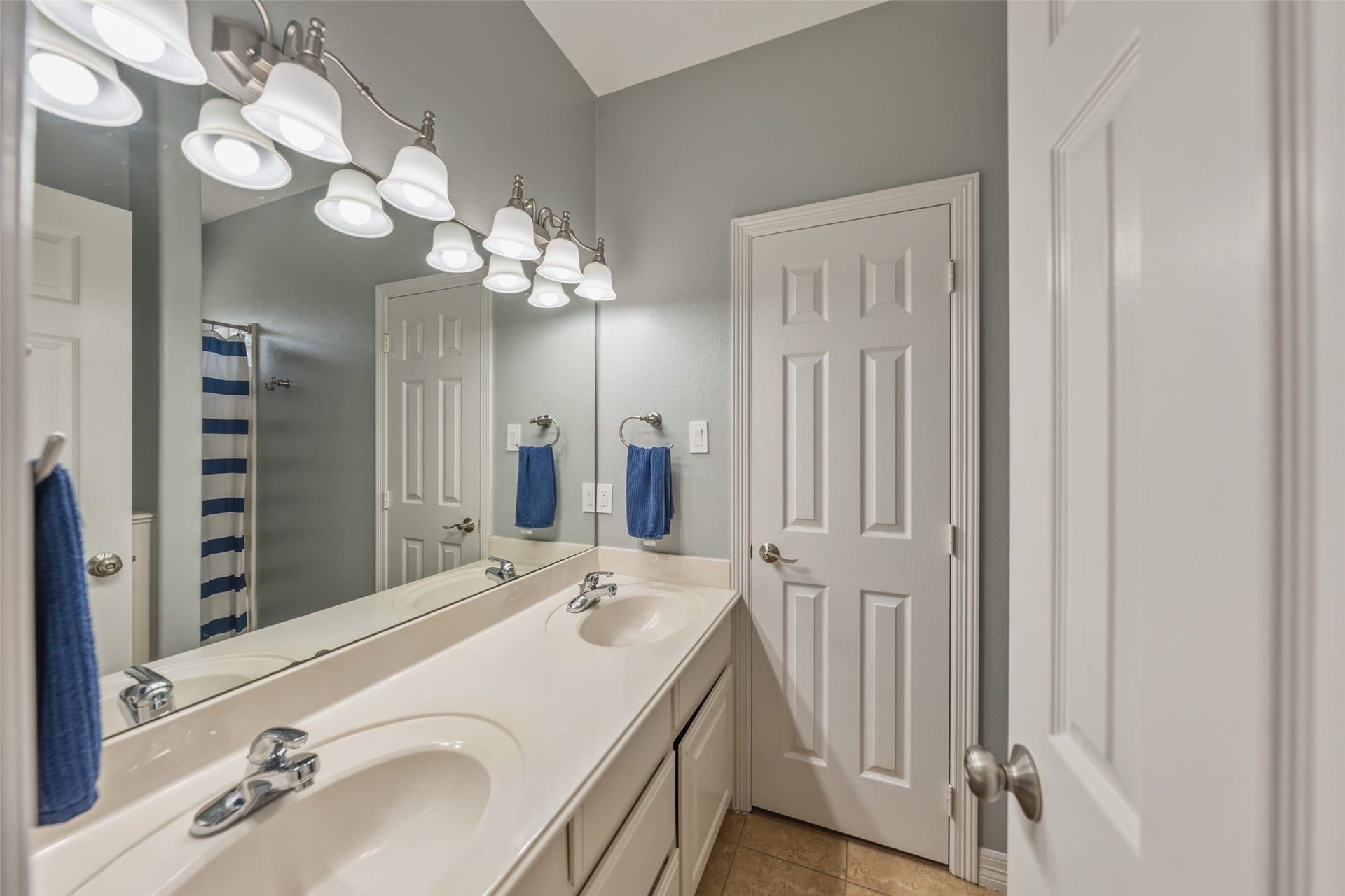8775 Grand Lake Estates Drive, #77316, Montgomery, TX 77316 Jack N Jill Bathroom
