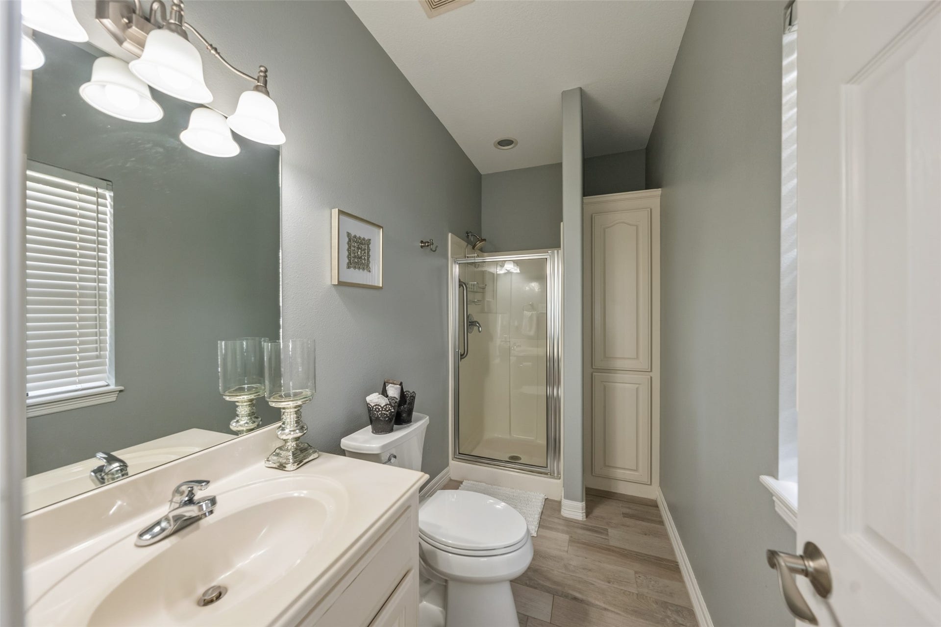 8775 Grand Lake Estates Drive, #77316, Montgomery, TX 77316 Full Bath located near back of home. ( easy access from pool)