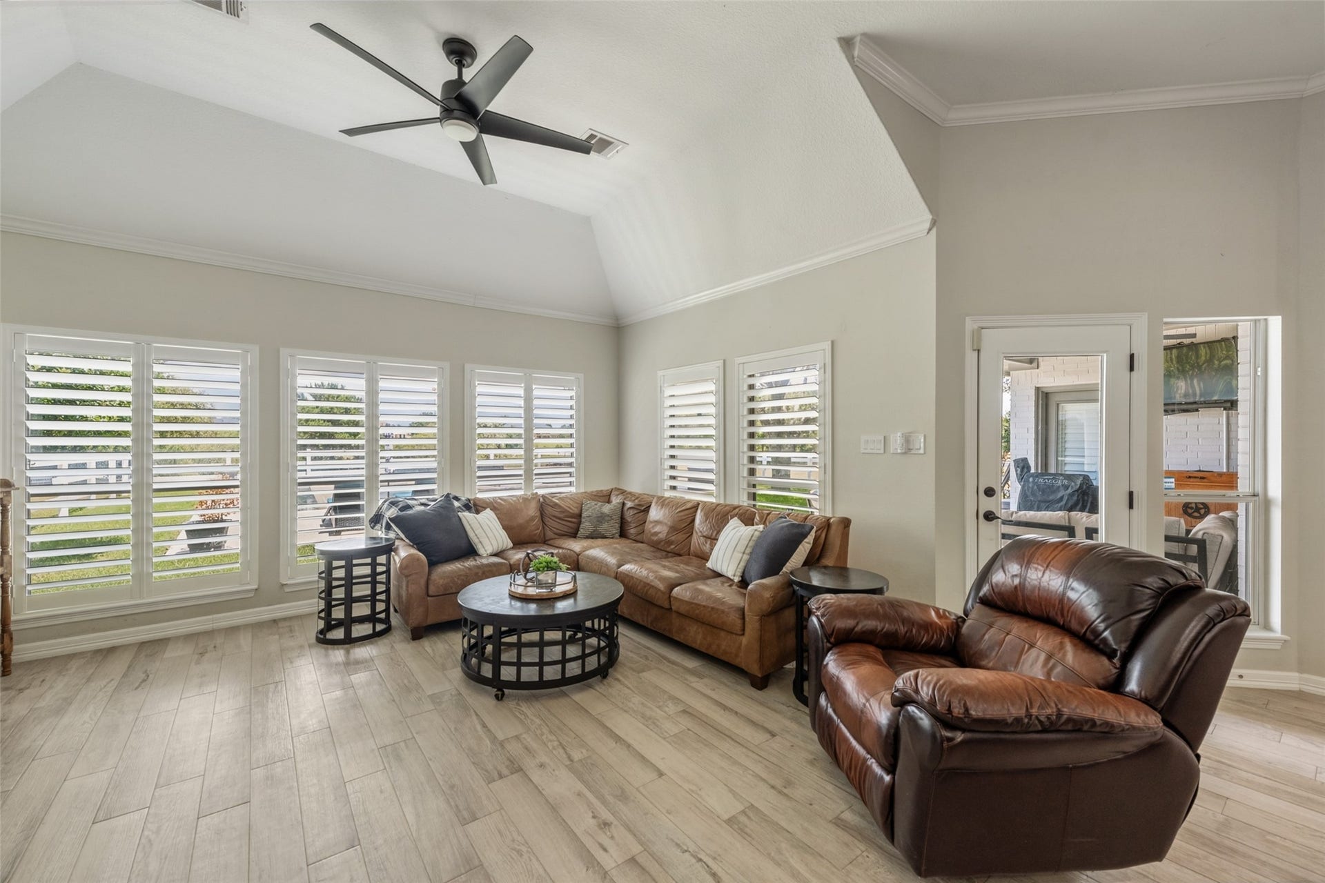 8775 Grand Lake Estates Drive, #77316, Montgomery, TX 77316 Living Room