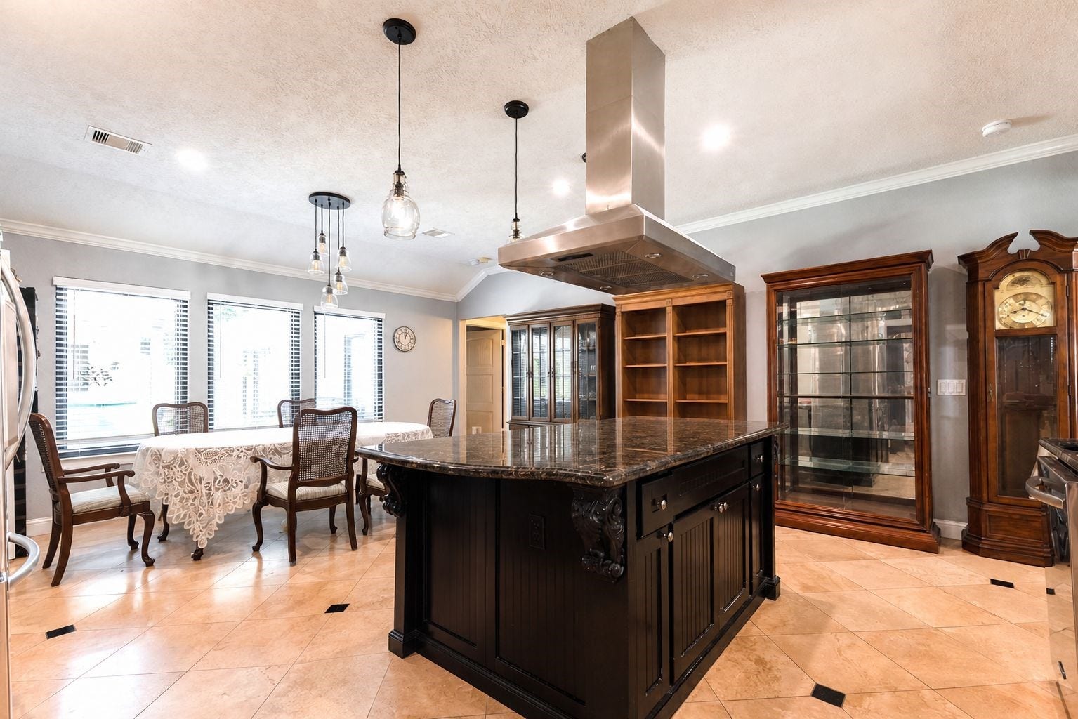 1642 Chippendale Road, Houston, TX 77018 1642 Chippendale Road, Houston, TX 77018