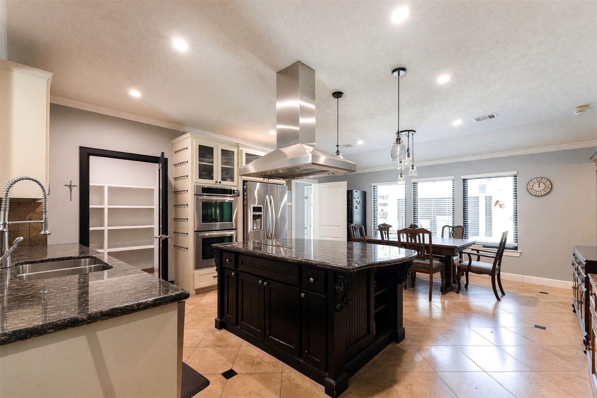 1642 Chippendale Road, Houston, TX 77018 1642 Chippendale Road, Houston, TX 77018