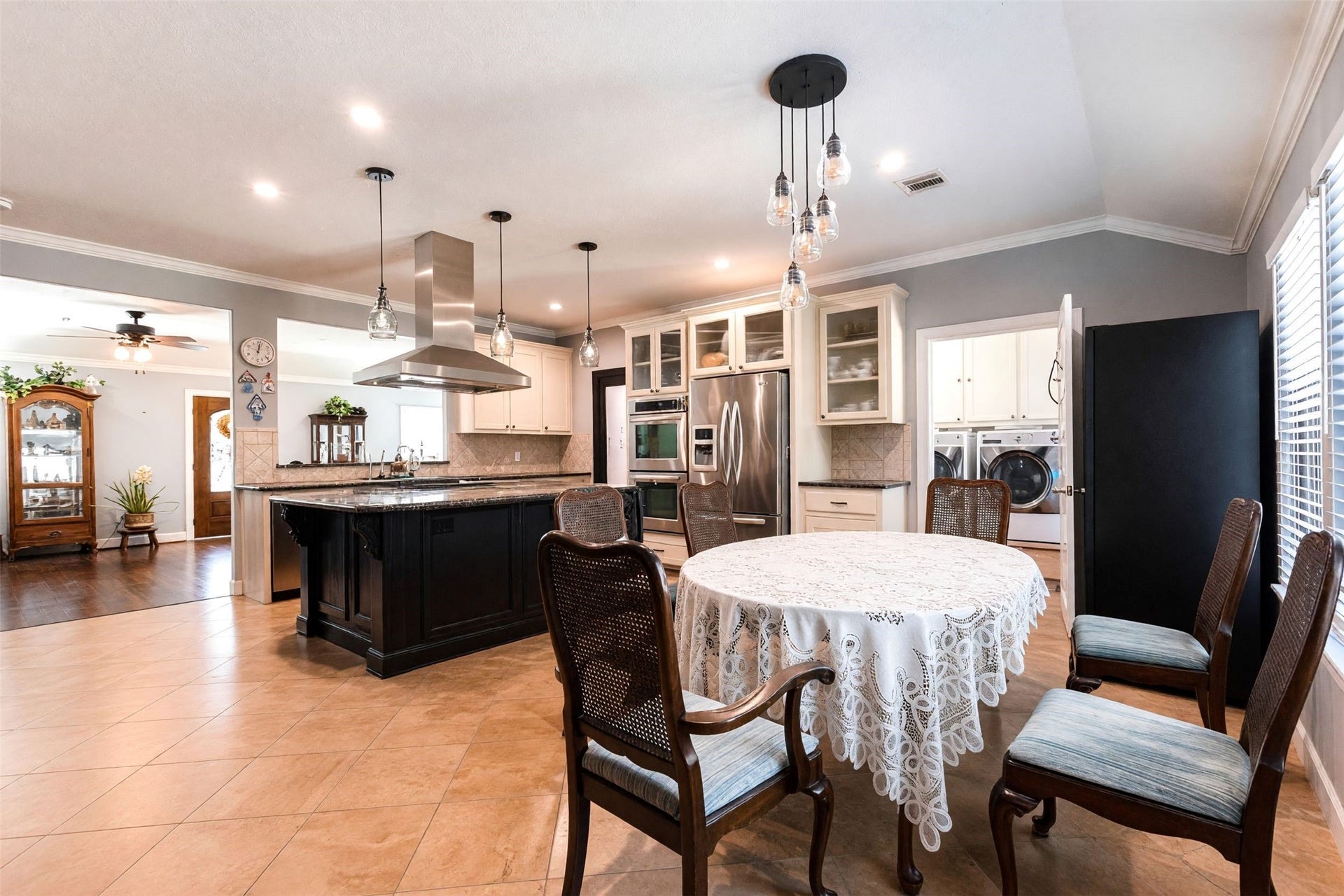 1642 Chippendale Road, Houston, TX 77018 1642 Chippendale Road, Houston, TX 77018