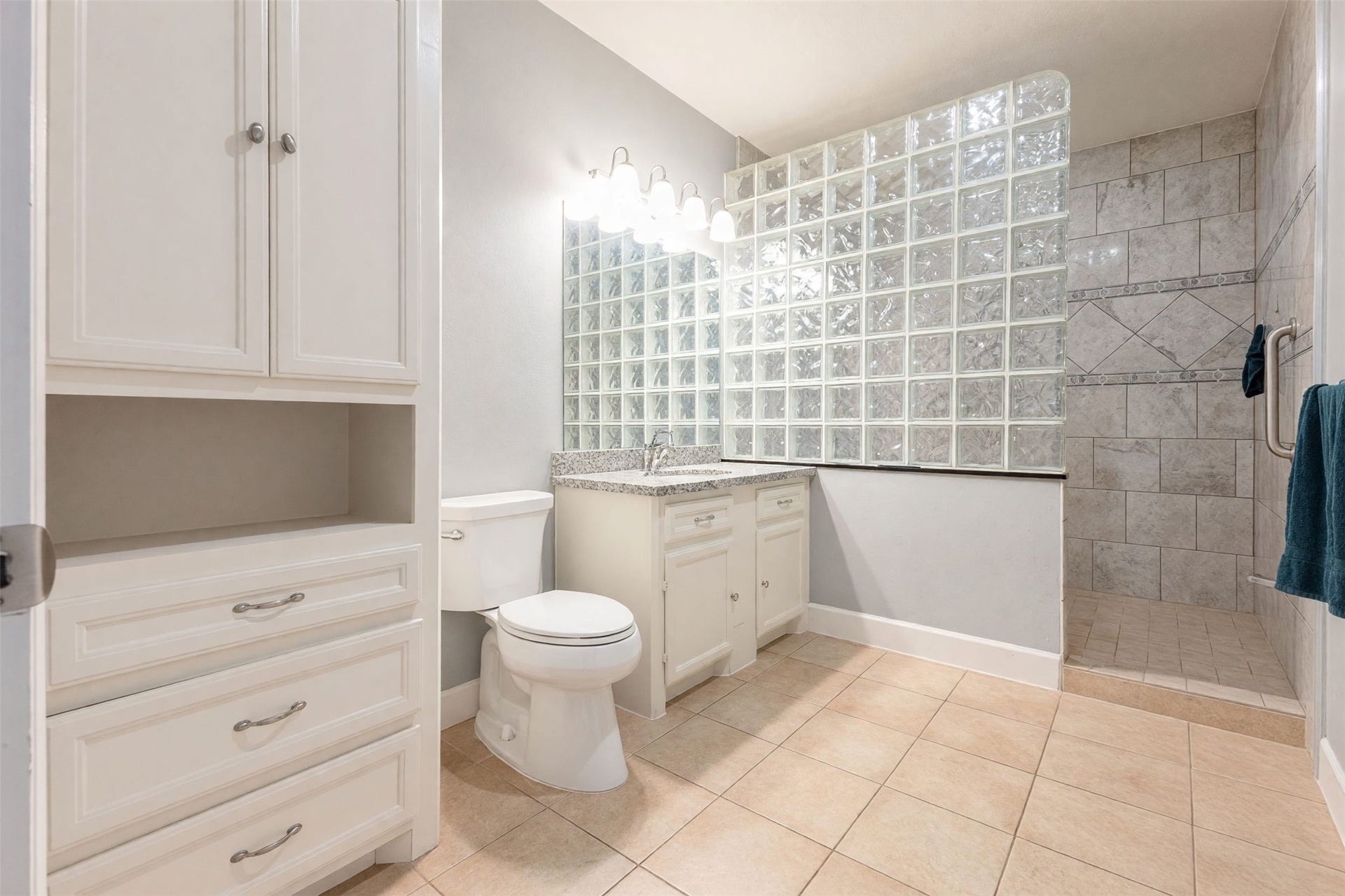 1642 Chippendale Road, Houston, TX 77018 1642 Chippendale Road, Houston, TX 77018