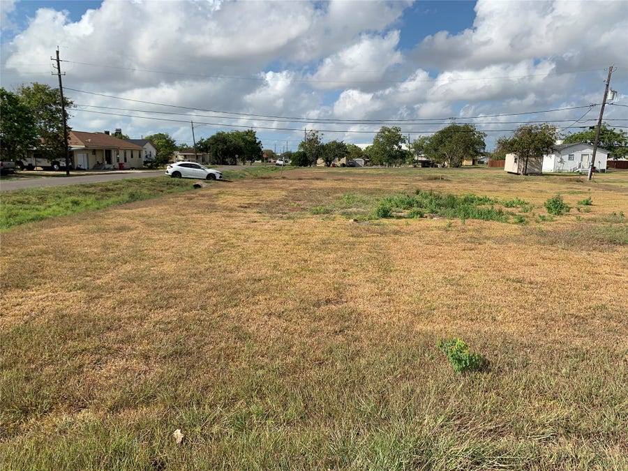 Property photo for 423 S AVENUE H, Freeport, TX