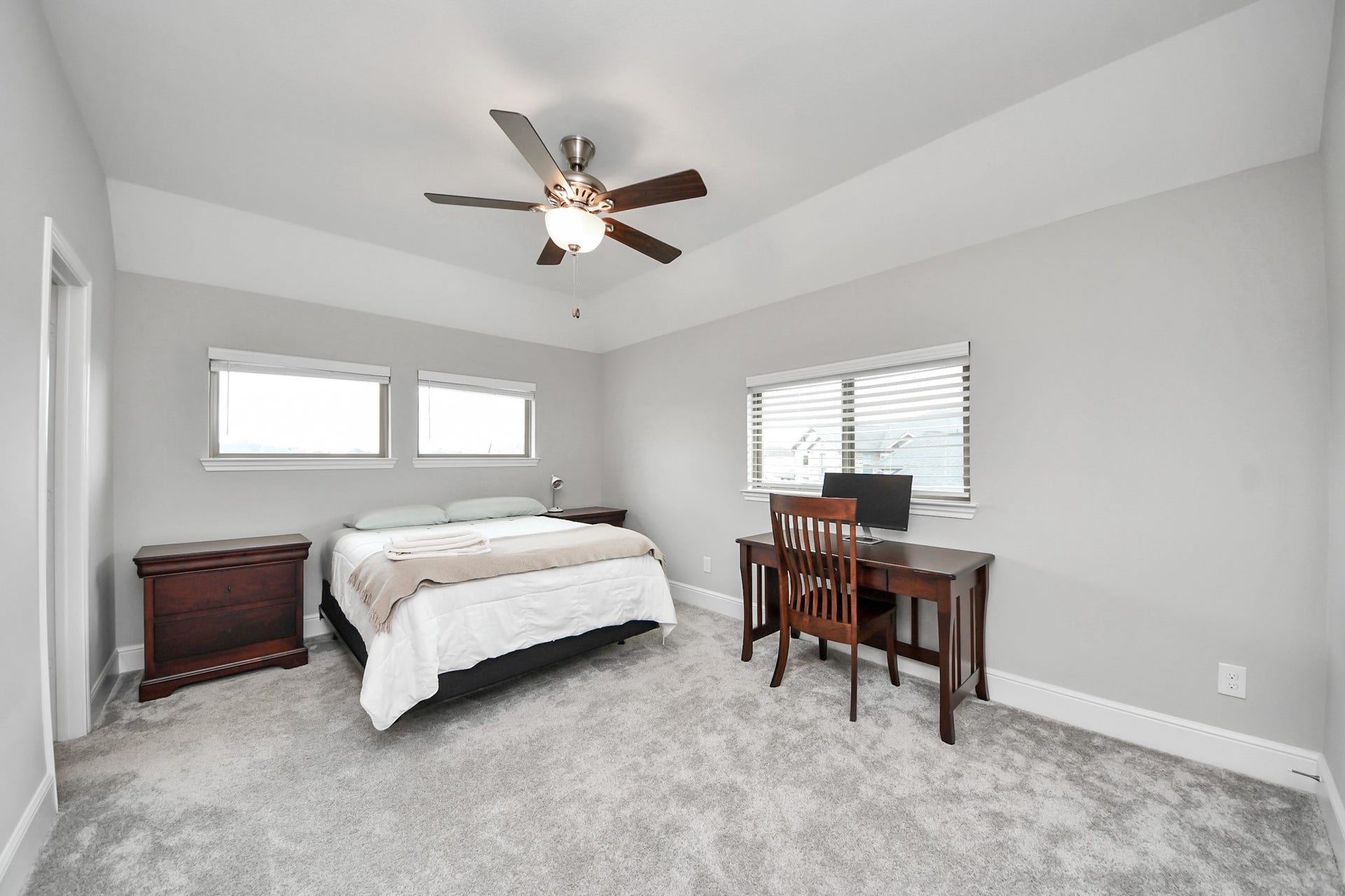 10611 Sawmill Park Drive, Missouri City, TX 77459 Upstairs Bedroom #3: Bright and spacious secondary bedroom designed for comfort and functionality.