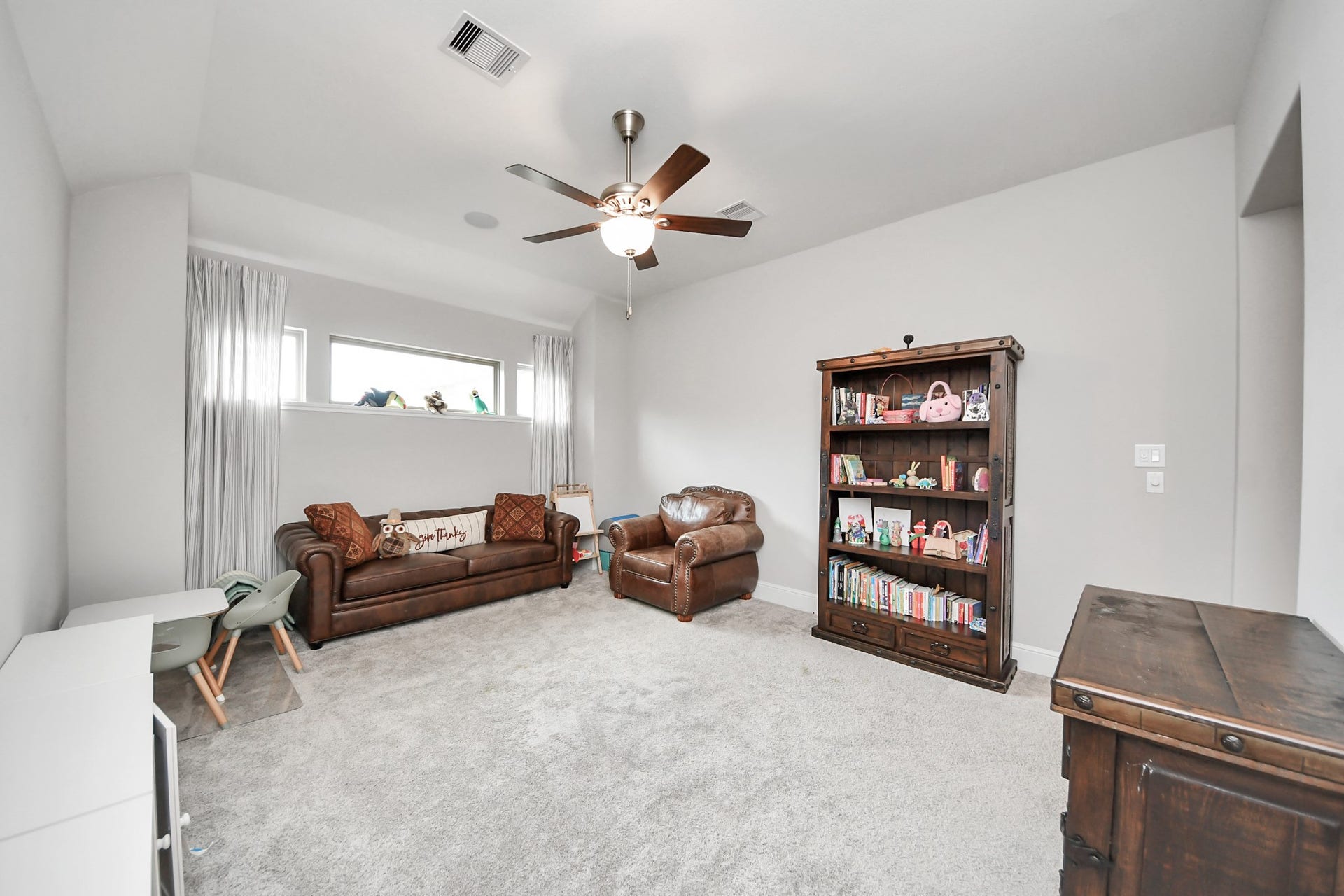 10611 Sawmill Park Drive, Missouri City, TX 77459 Upstairs Retreat: Generously sized upstairs retreat providing the perfect space for a media room, game room, study area, or secondary living space.