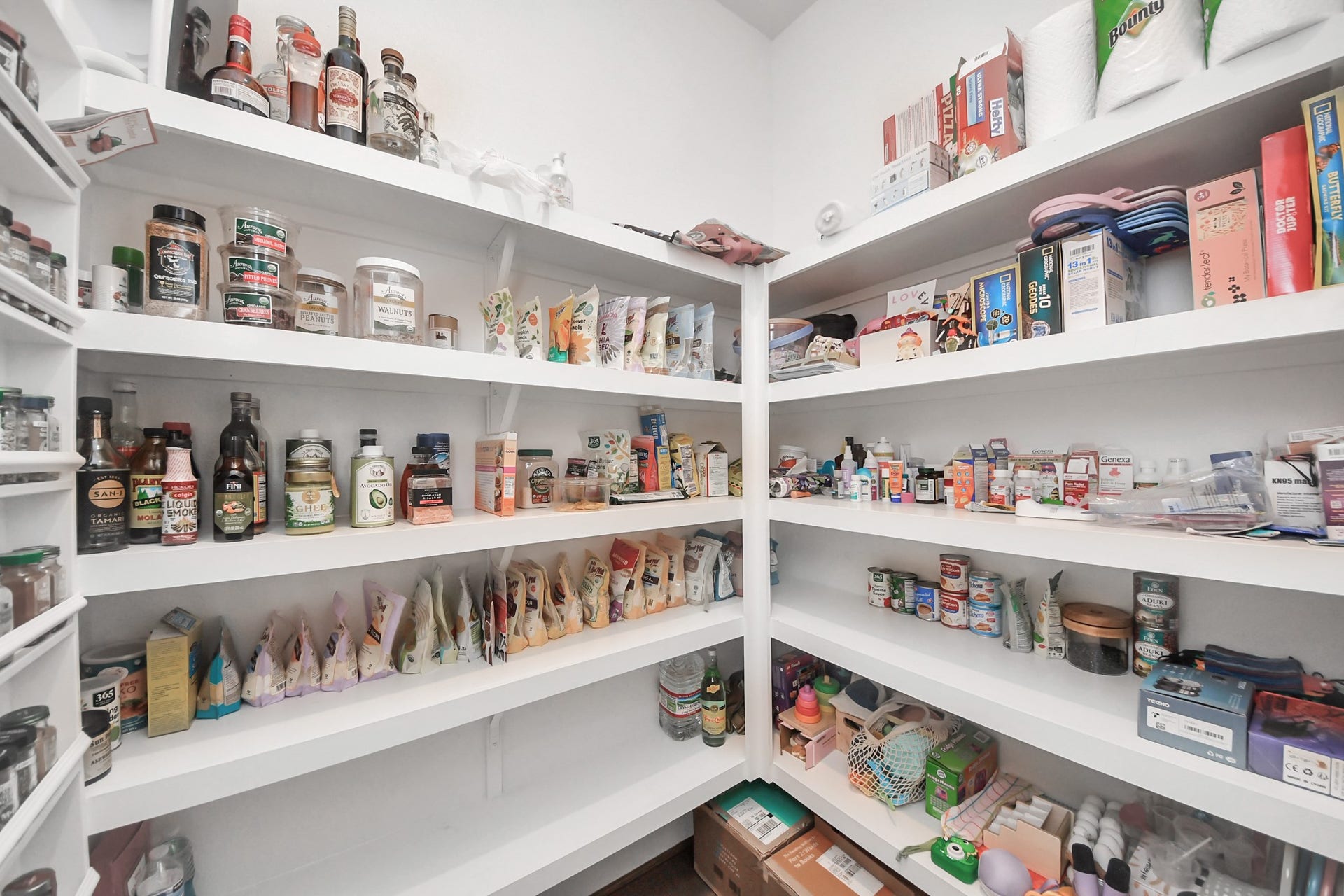 10611 Sawmill Park Drive, Missouri City, TX 77459 Walk-In Pantry: Large pantry offering extensive shelving and exceptional storage.
