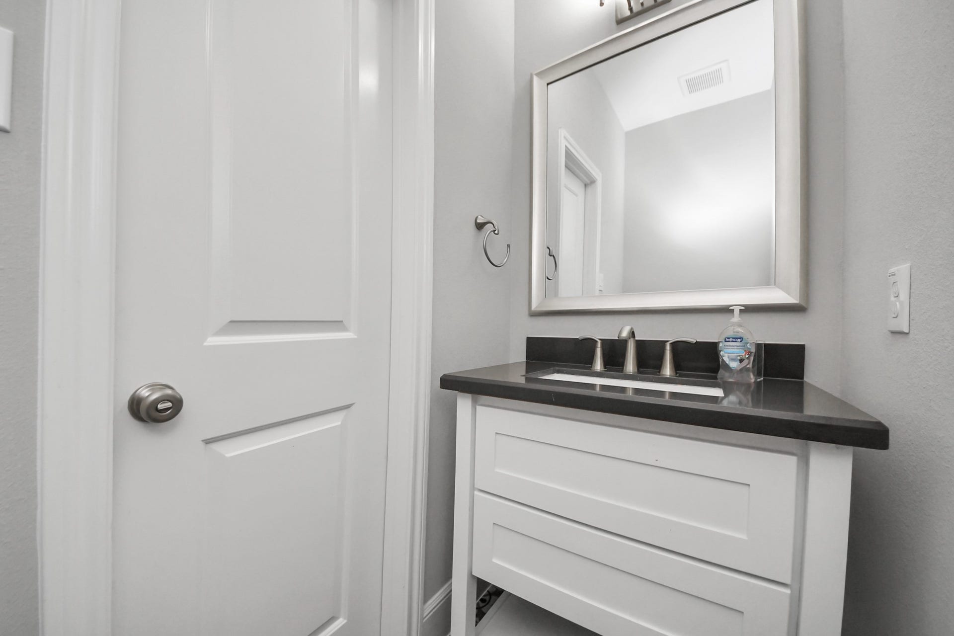 10611 Sawmill Park Drive, Missouri City, TX 77459 Half Bathroom #2