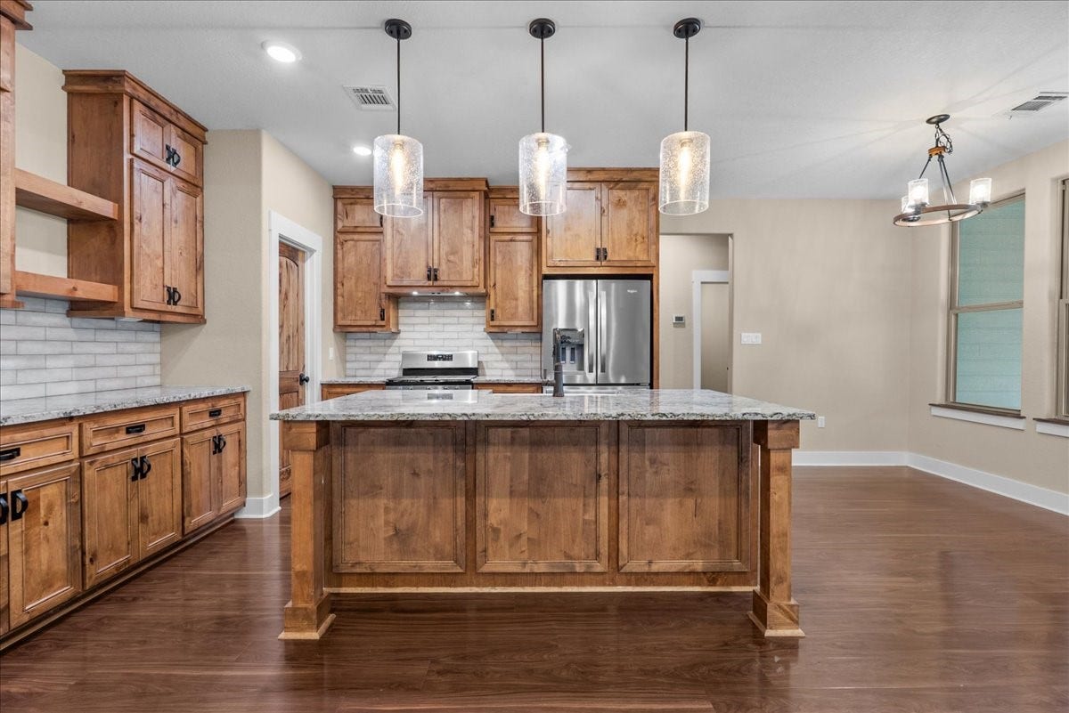 103 Begonia, Lake Jackson, TX 77566 103 Begonia, Lake Jackson, TX 77566