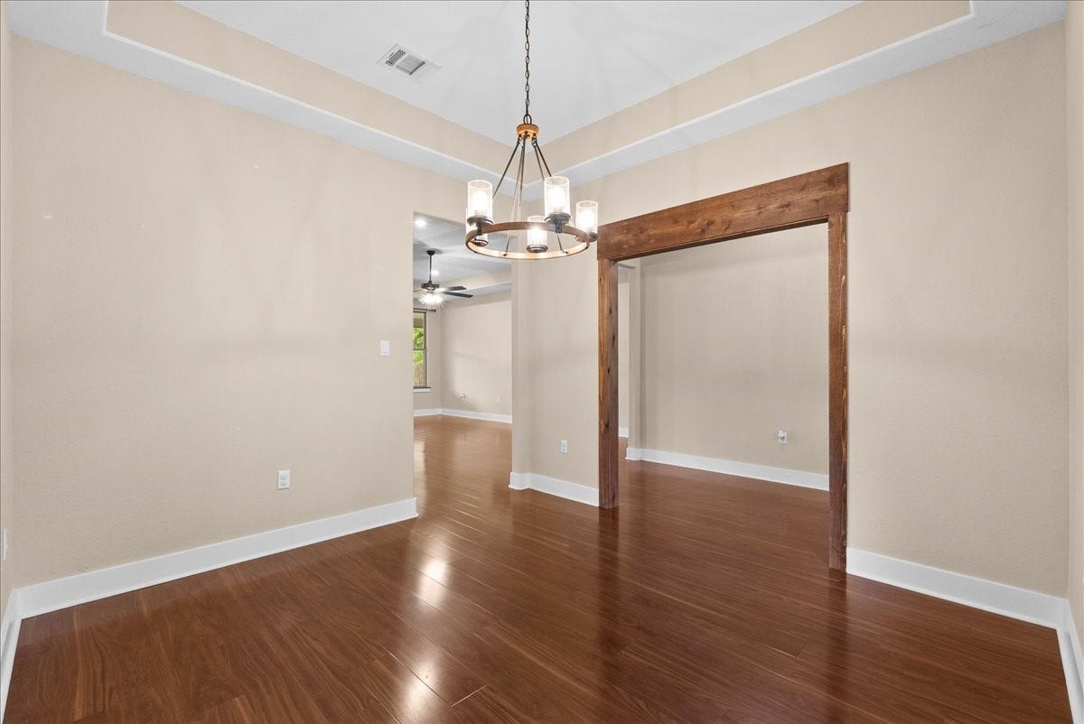 103 Begonia, Lake Jackson, TX 77566 Formal dining area