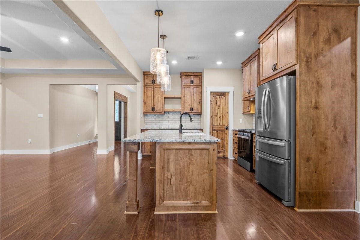 103 Begonia, Lake Jackson, TX 77566 103 Begonia, Lake Jackson, TX 77566