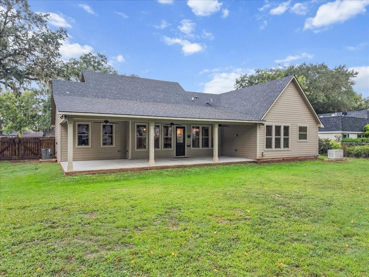 103 Begonia, Lake Jackson, TX 77566 Large back yard