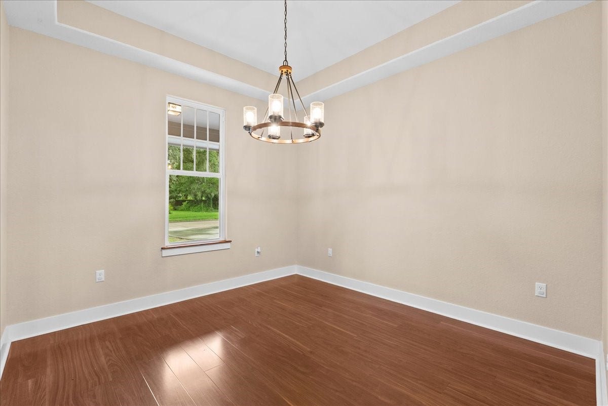 103 Begonia, Lake Jackson, TX 77566 Formal dining area