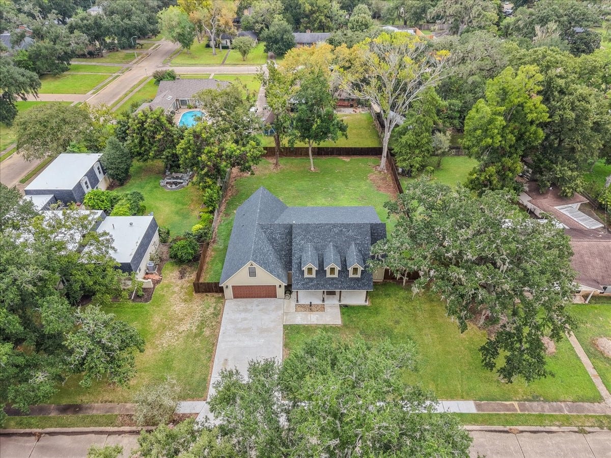 103 Begonia, Lake Jackson, TX 77566 A brand new build in an established neighborhood surrounded by beautifully maintained charming older homes