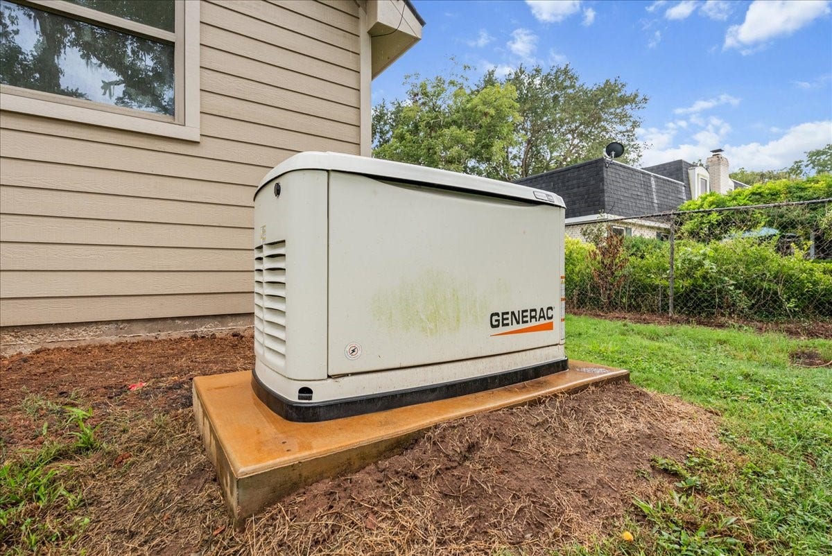 103 Begonia, Lake Jackson, TX 77566 24 KW General whole-home generator with automatic transfer switch