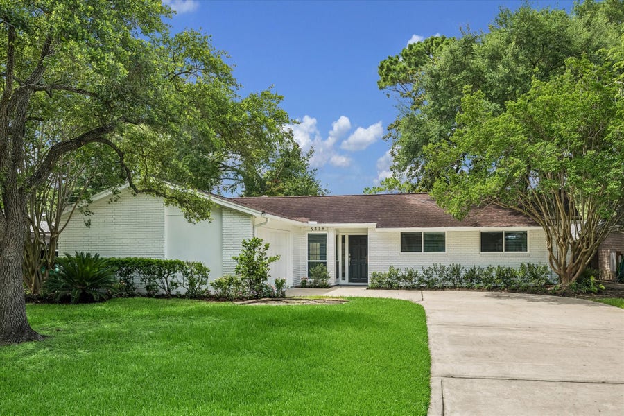 Property photo for 9319 Meadowcroft Drive, Houston, TX