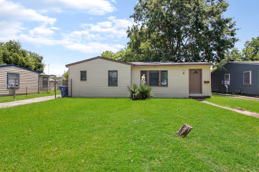 Property photo for 1202 13th Street N, Texas City, TX