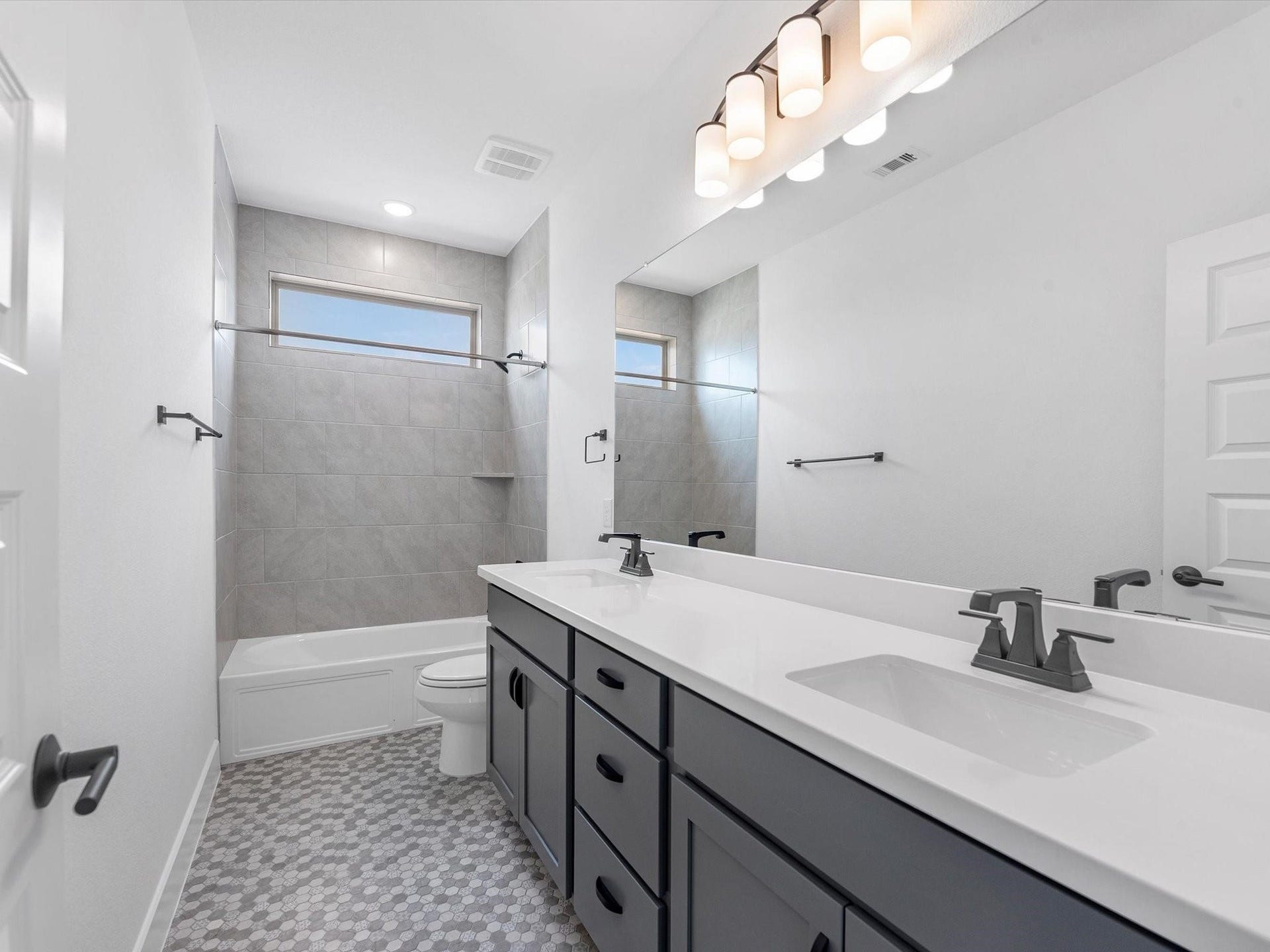7307 Winding Aster Way, Katy, TX 77493 second full bath