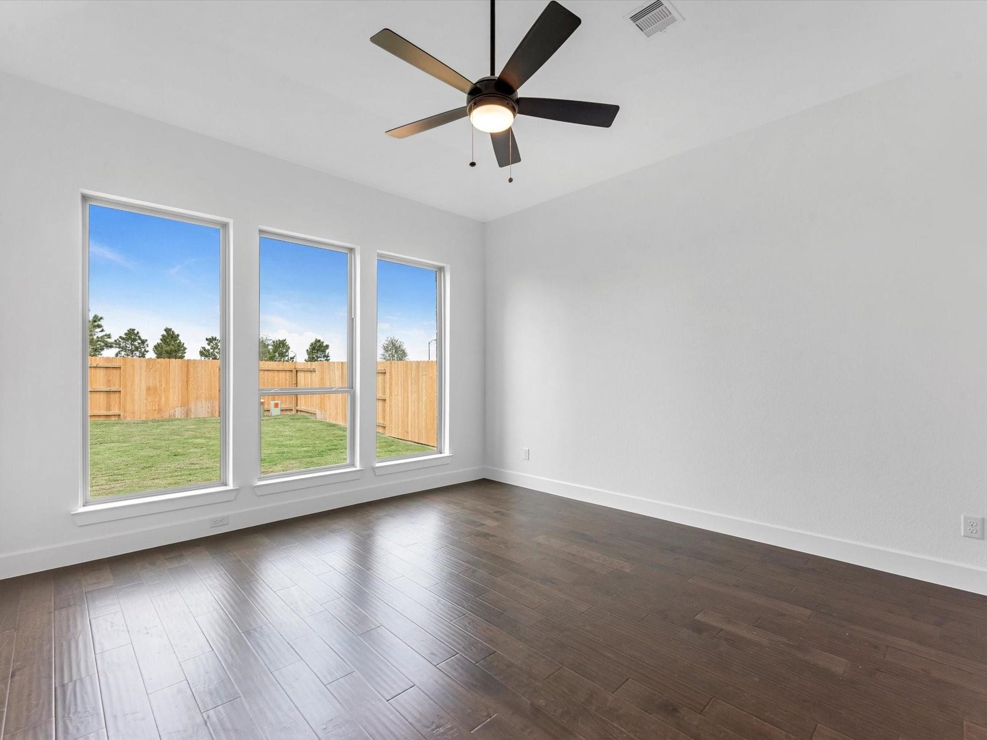 7307 Winding Aster Way, Katy, TX 77493 master room look over the backyard with 3 80 feets window