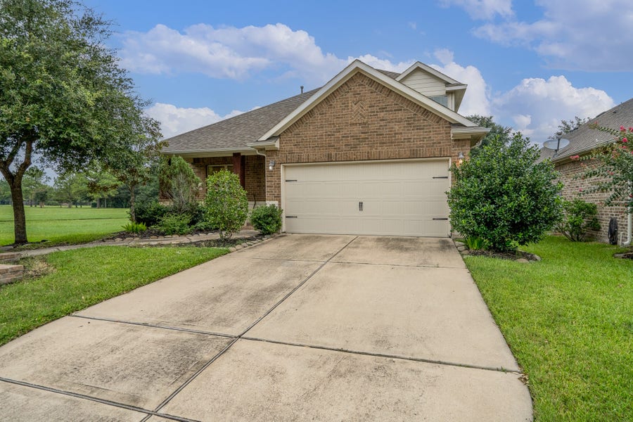 Property photo for 18918 Cove Pointe Dr, Cypress, TX