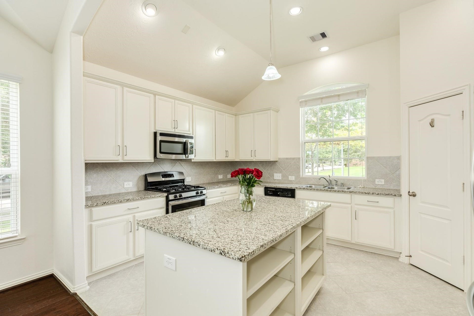 101 Long Meadow Court, Clute, TX 77531 101 Long Meadow Court, Clute, TX 77531