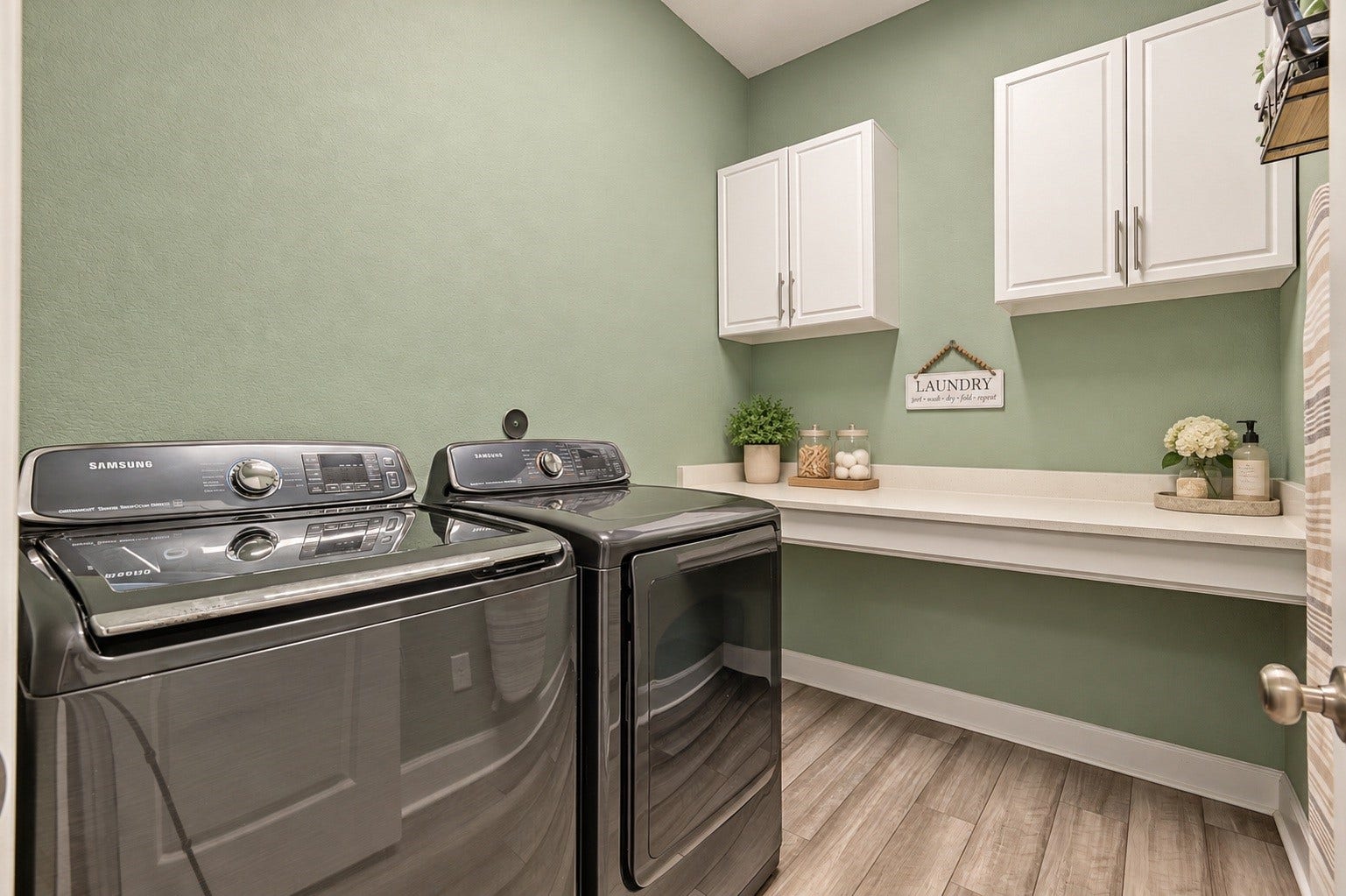 17521 Limoncello Lane, Conroe, TX 77302 Convenient Laundry Room