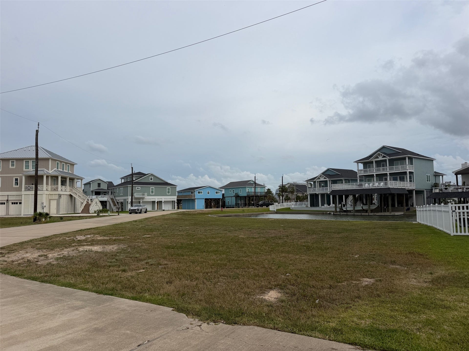 411 Neptune Circle, Tiki Island, TX 77554 411 Neptune Circle, Tiki Island, TX 77554