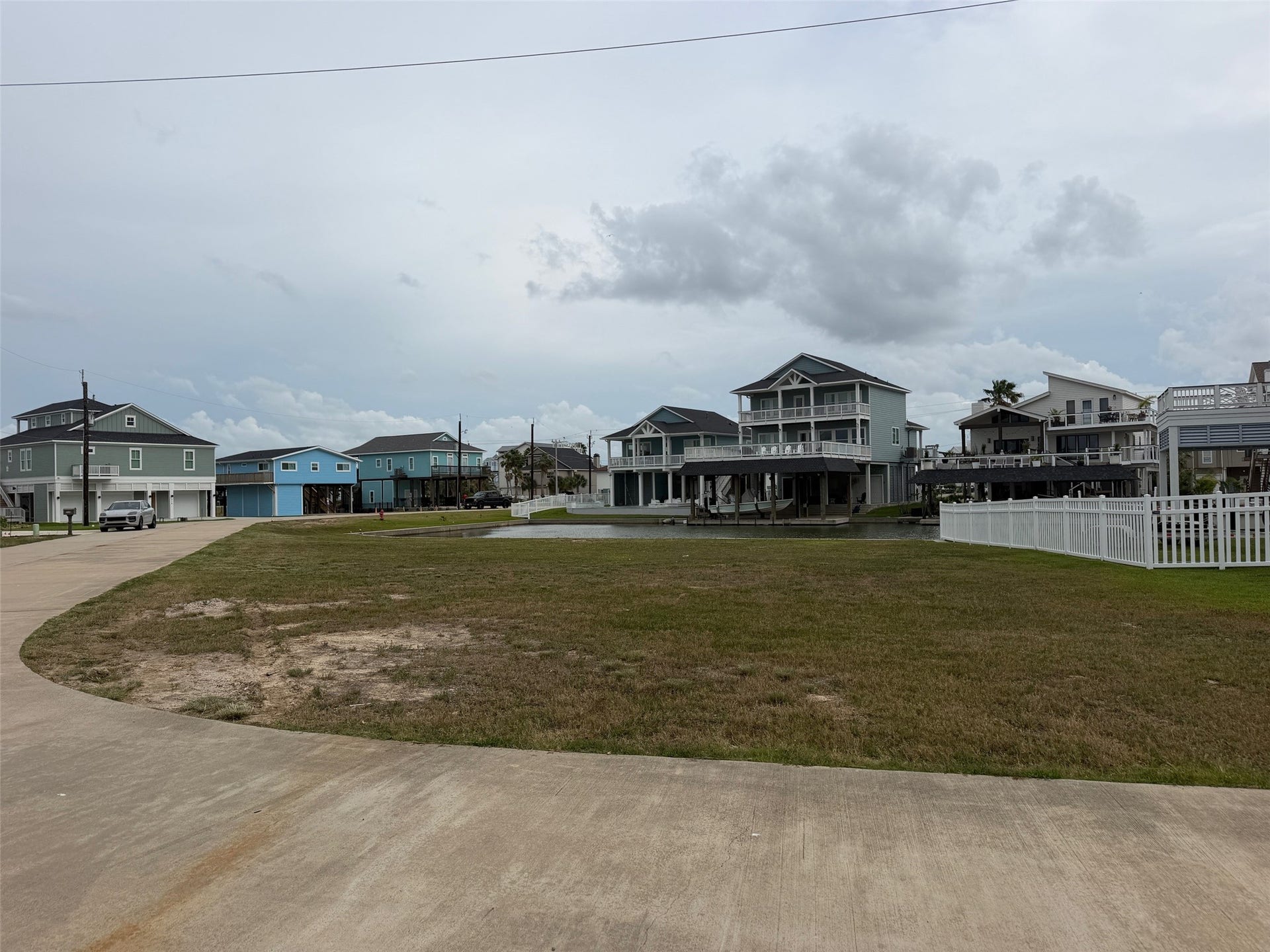411 Neptune Circle, Tiki Island, TX 77554 411 Neptune Circle, Tiki Island, TX 77554