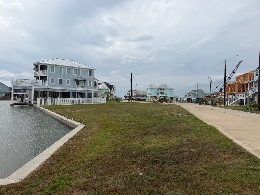 Property photo for 411 Neptune Circle, Tiki Island, TX