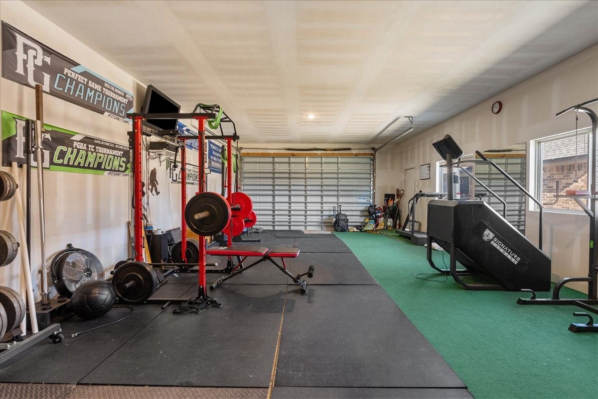 2111 Gilbert Road, Dickinson, TX 77539 Oversized garage