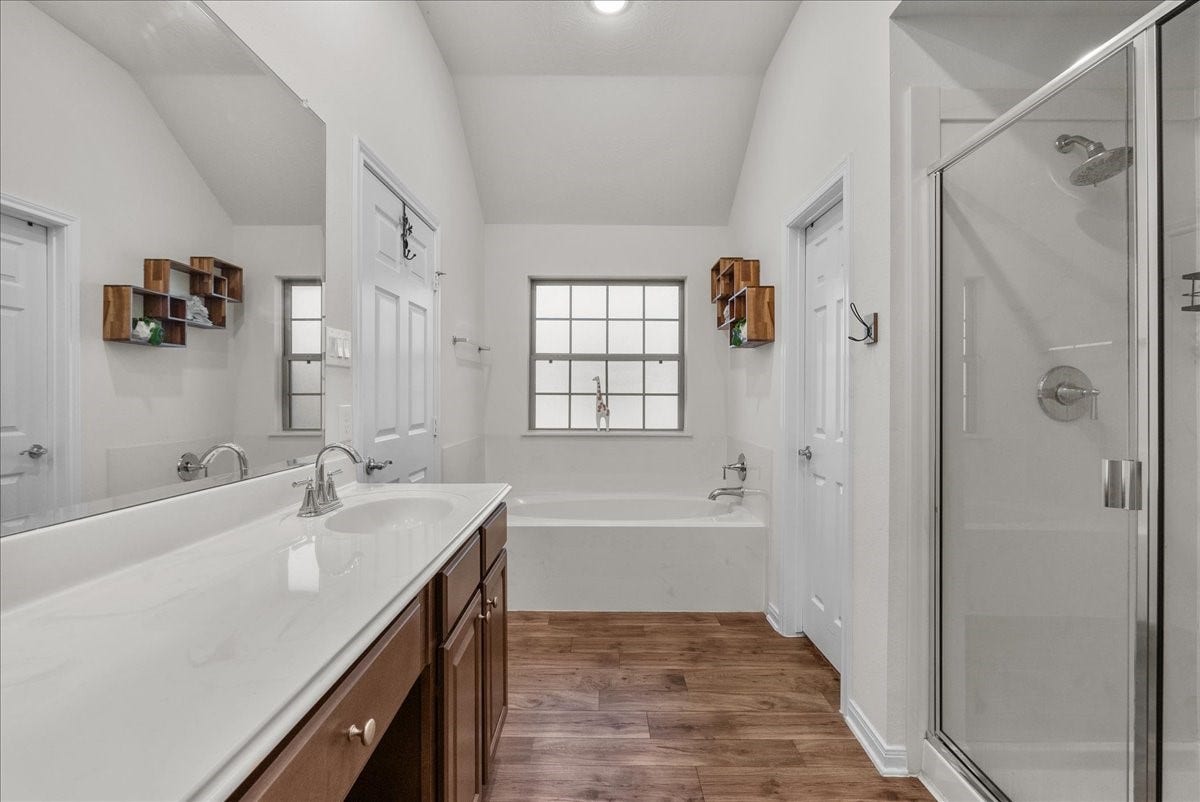 2111 Gilbert Road, Dickinson, TX 77539 The private en-suite bath features a walk-in shower, soaking tub, double sinks and a walk-in closet