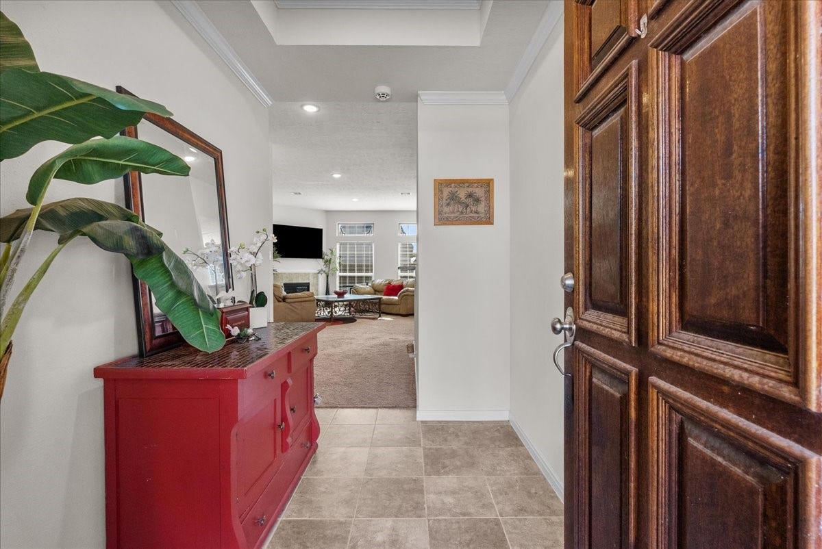 2111 Gilbert Road, Dickinson, TX 77539 Entry
