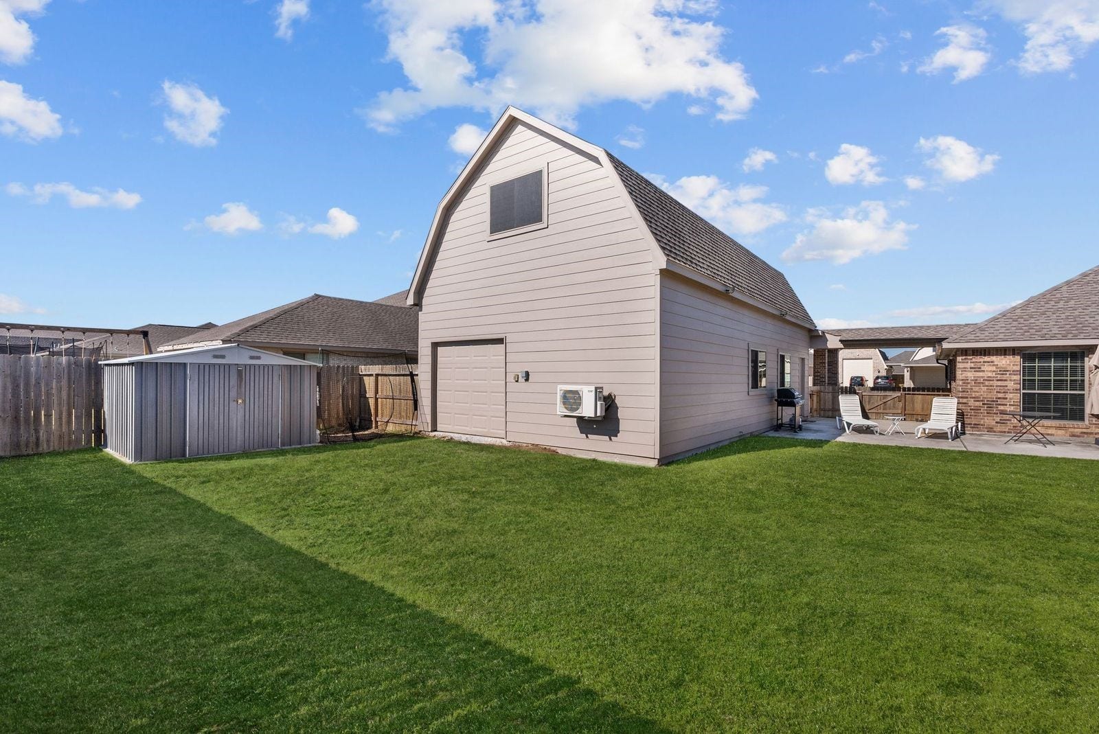 2111 Gilbert Road, Dickinson, TX 77539 Pool size backyard