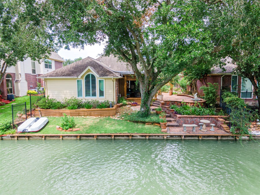 Property photo for 1247 MISTY LAKE Court, Sugar Land, TX