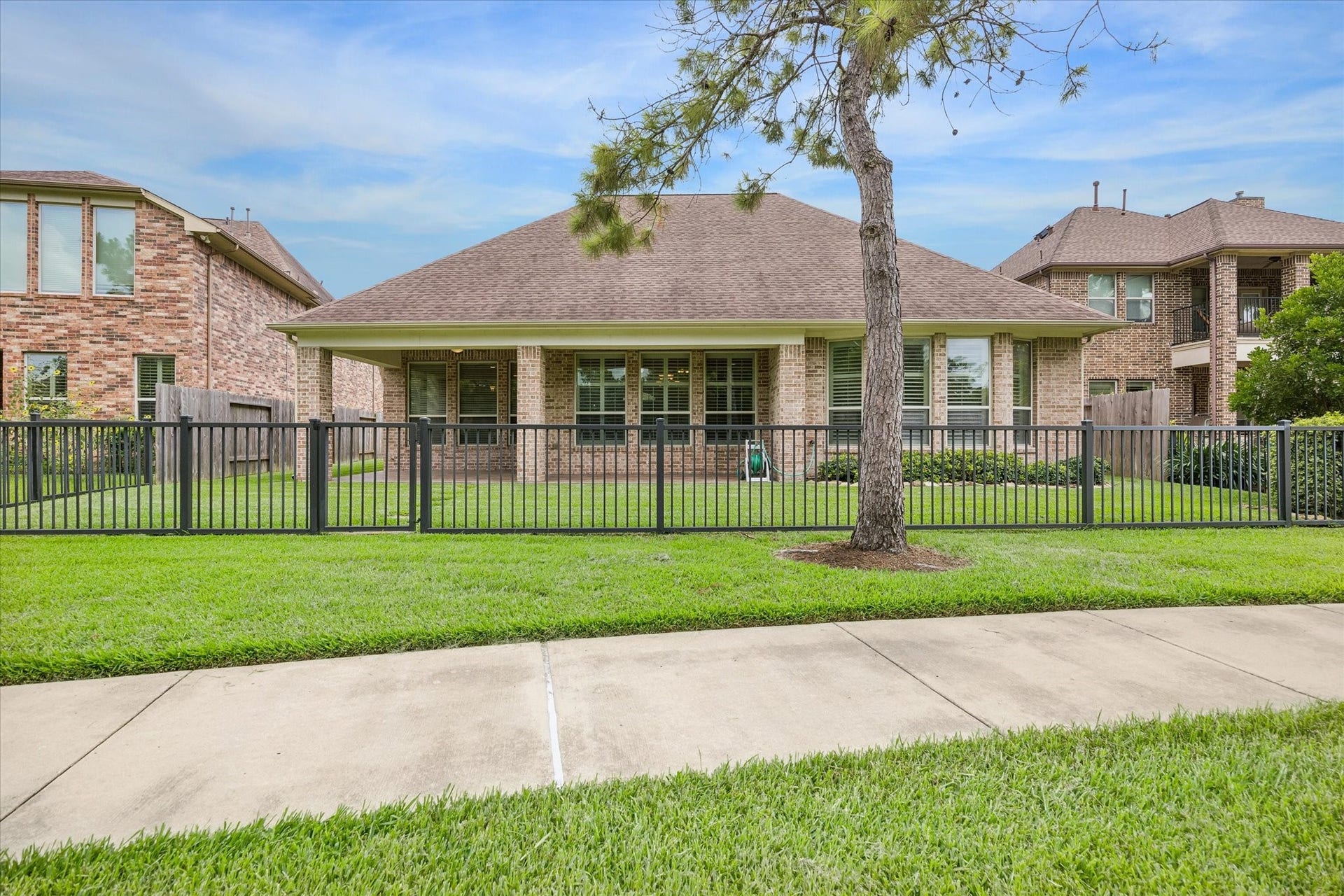 14407 Tivoli Drive, Houston, TX 77077 View of the walking path to the back patio