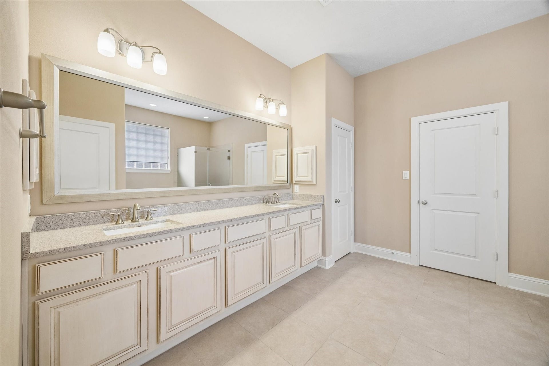 14407 Tivoli Drive, Houston, TX 77077 The primary bath with dual vanities, shower and tub
