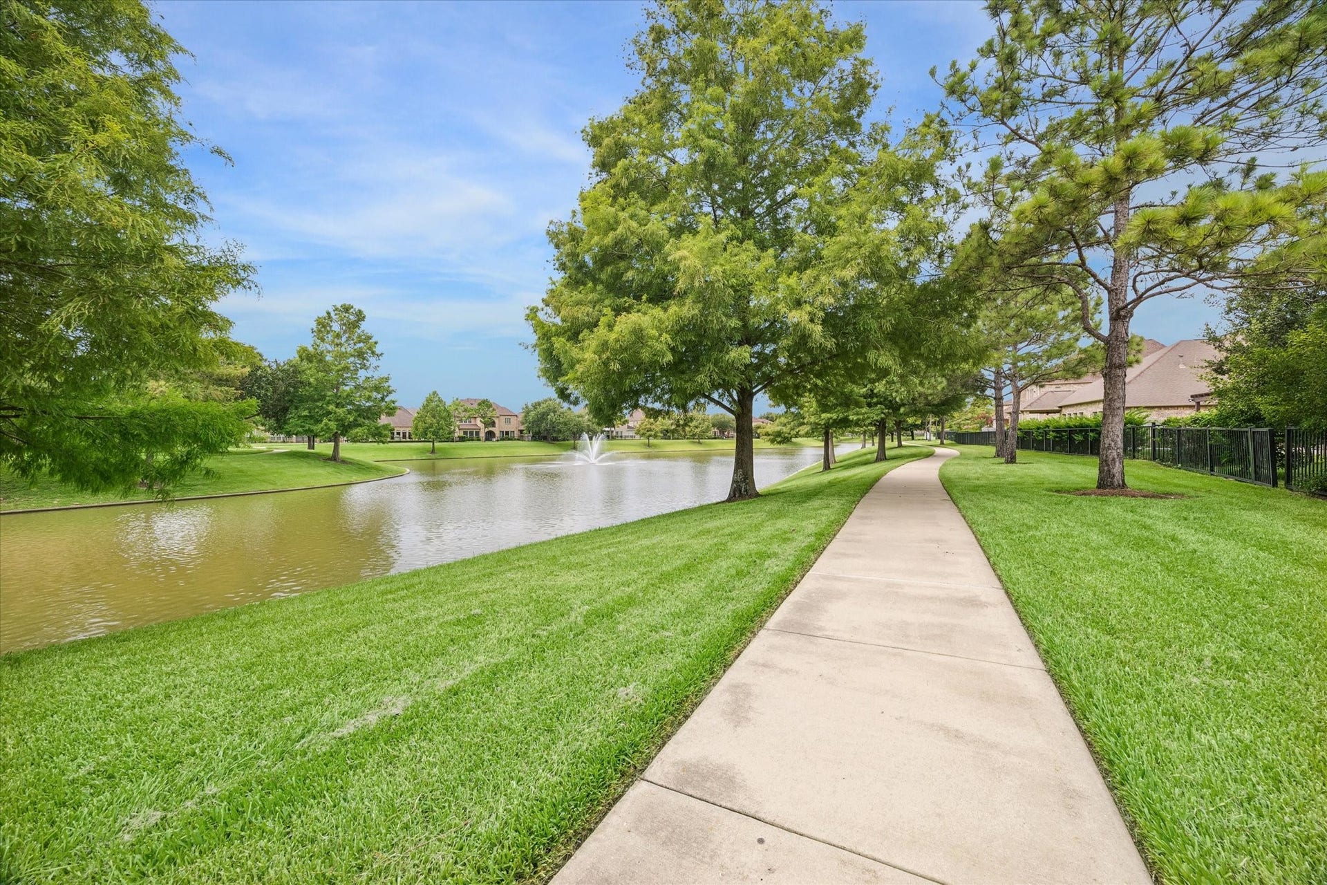 14407 Tivoli Drive, Houston, TX 77077 A view along the walking path at the lakefront