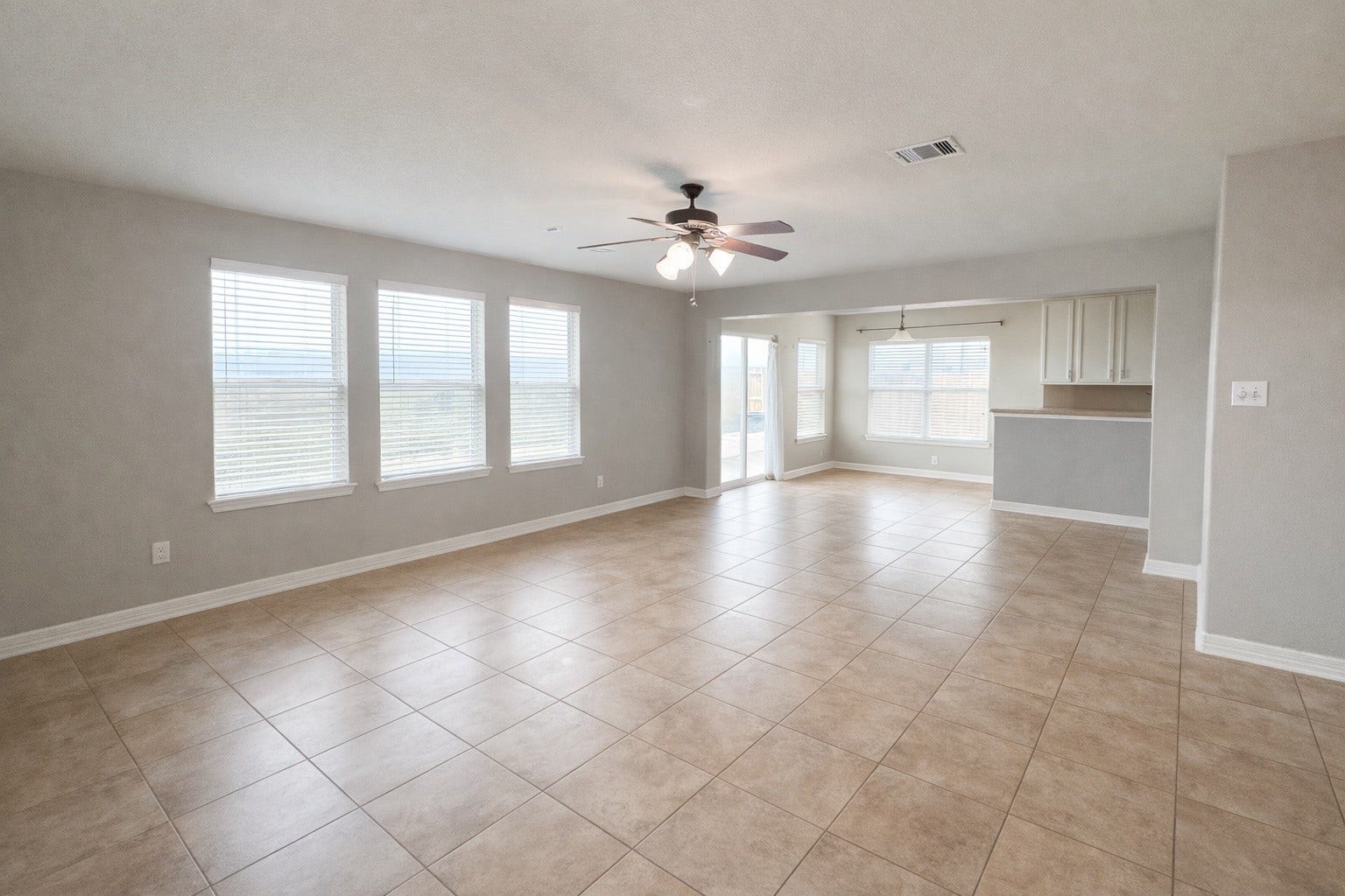 10203 Hidden Creek Falls Lane, Brookshire, TX 77423 FAMILY ROOM