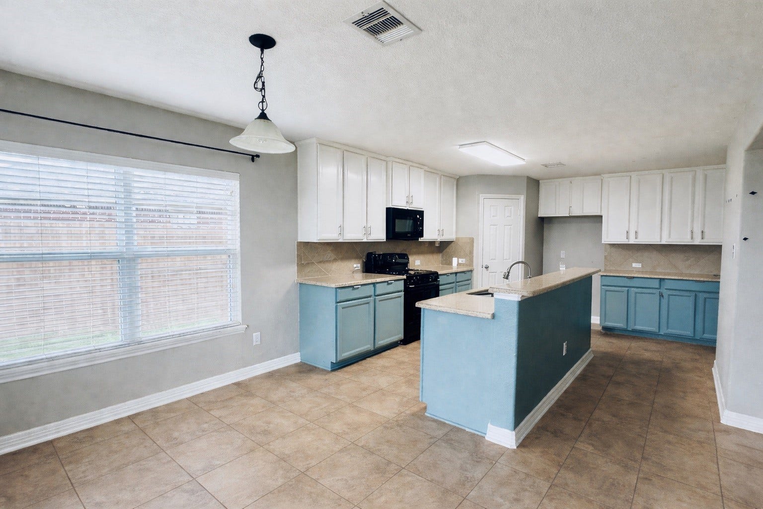 10203 Hidden Creek Falls Lane, Brookshire, TX 77423 KITCHEN / BREAKFAST