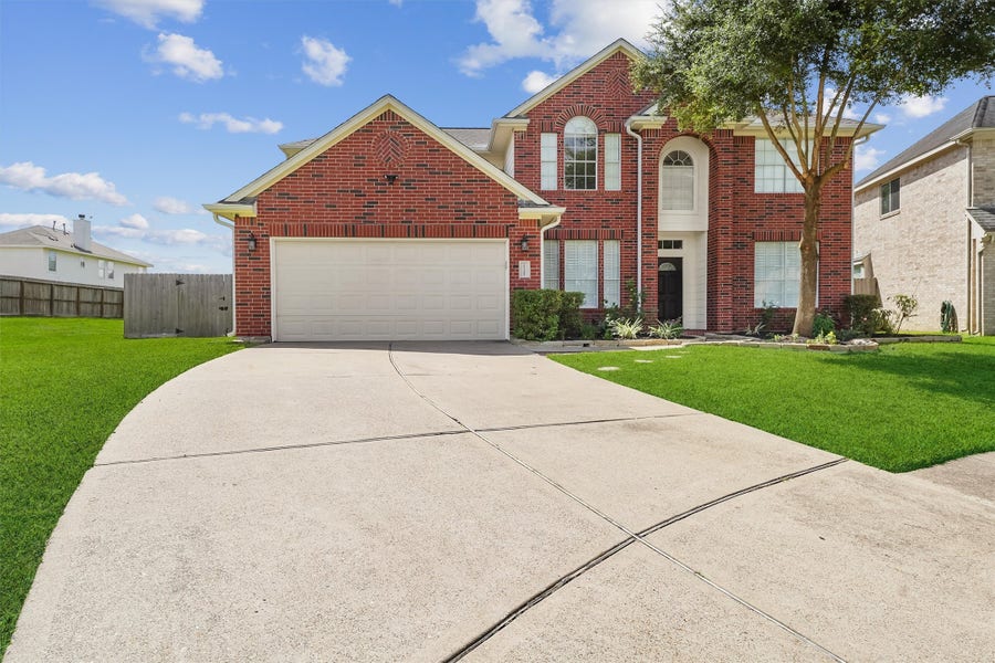 Property photo for 2322 Meadow Briar Drive, Sugar Land, TX