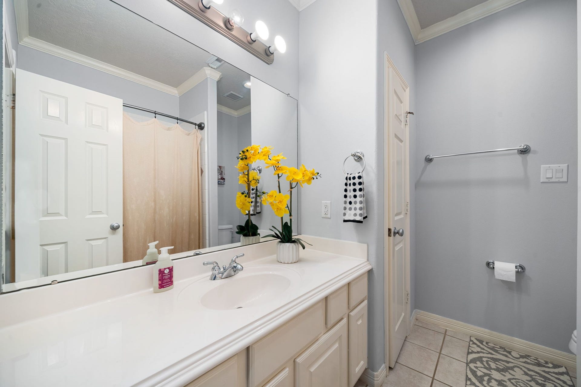 6309 Mapleridge Street, Houston, TX 77081 6309 Mapleridge Street, Houston, TX 77081