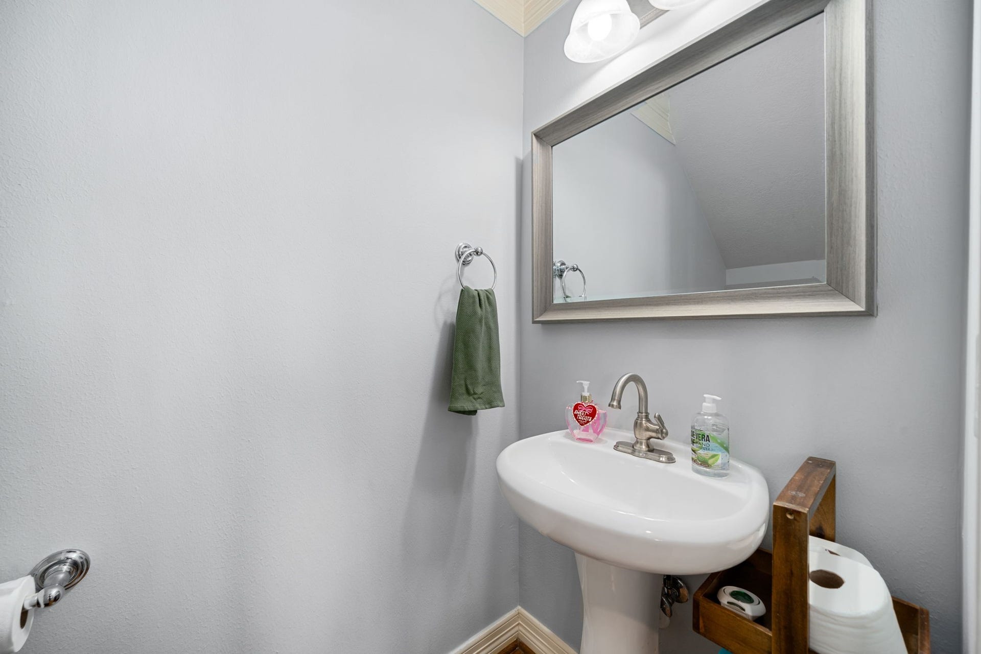 6309 Mapleridge Street, Houston, TX 77081 Convenient half bath on the main level.