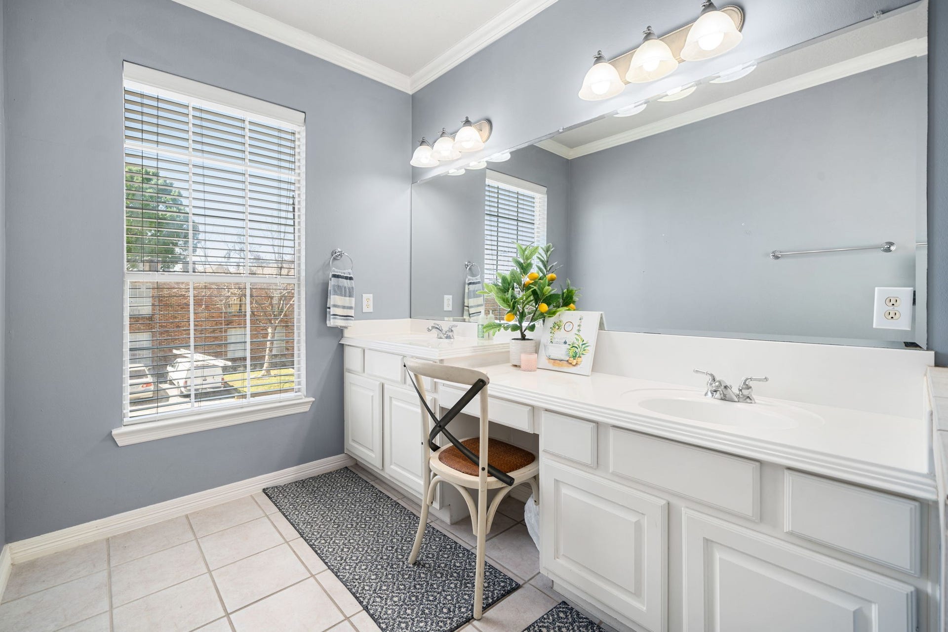 6309 Mapleridge Street, Houston, TX 77081 Primary bath featuring double sinks, jetted tub, separate shower, and walk-in closet.