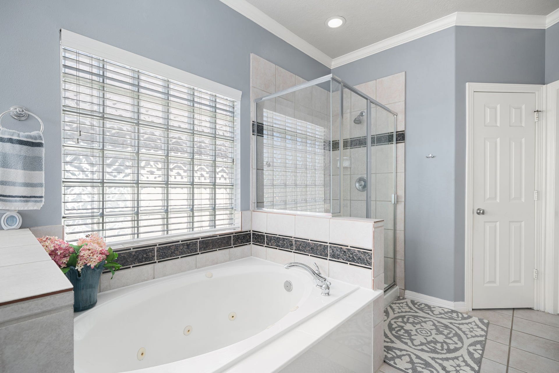 6309 Mapleridge Street, Houston, TX 77081 6309 Mapleridge Street, Houston, TX 77081