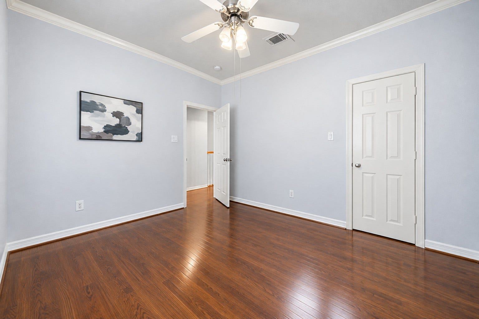 6309 Mapleridge Street, Houston, TX 77081 Additional bedroom perfect for family, guests, or home office use.