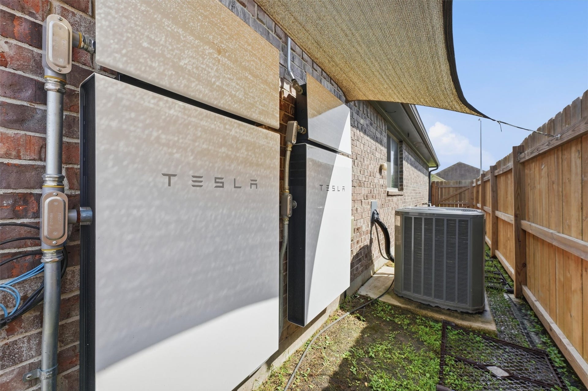 6715 Arlington Drive, Manvel, TX 77578 Tesla Home Batteries
