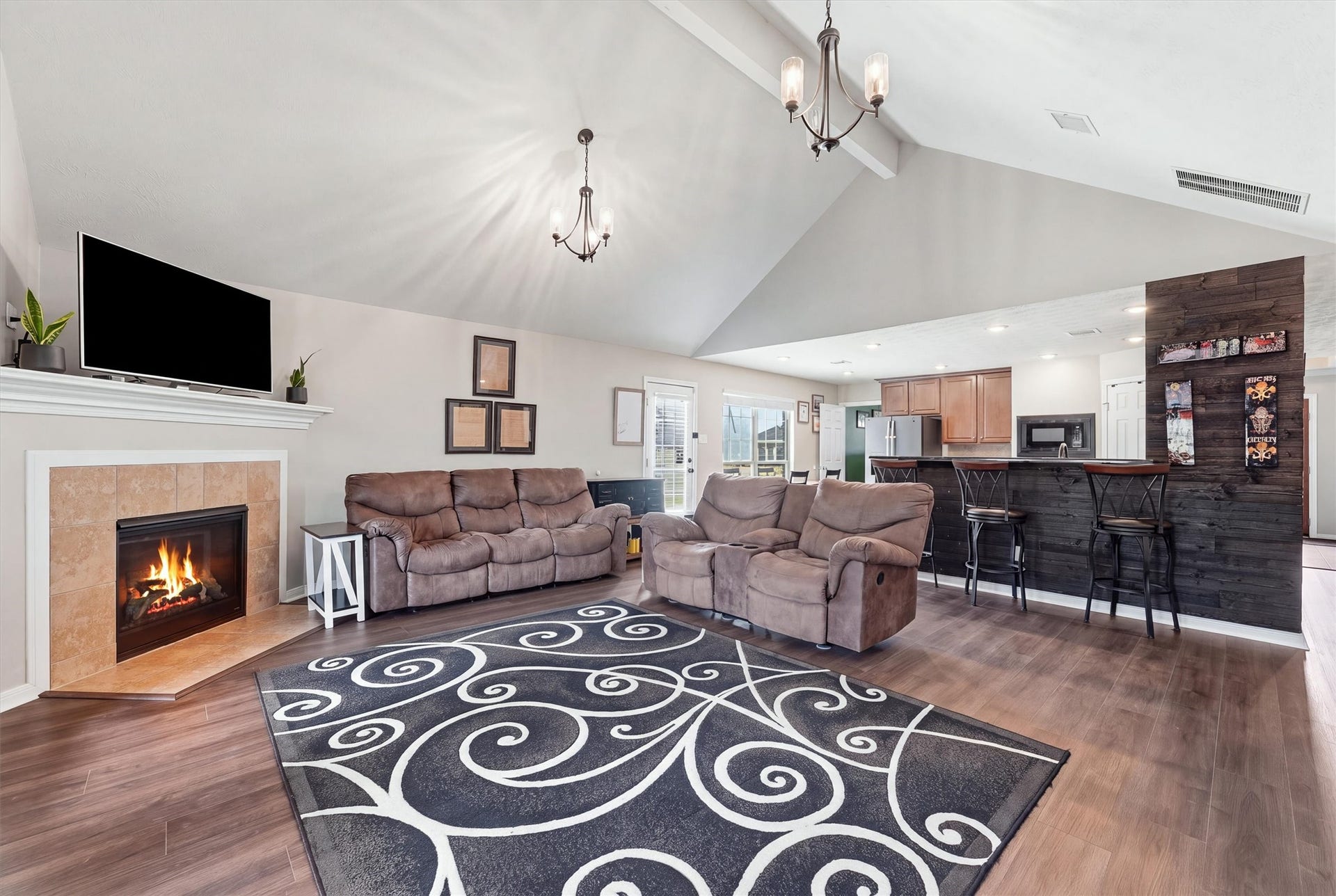 6715 Arlington Drive, Manvel, TX 77578 Living Room open concept great for entertaining.