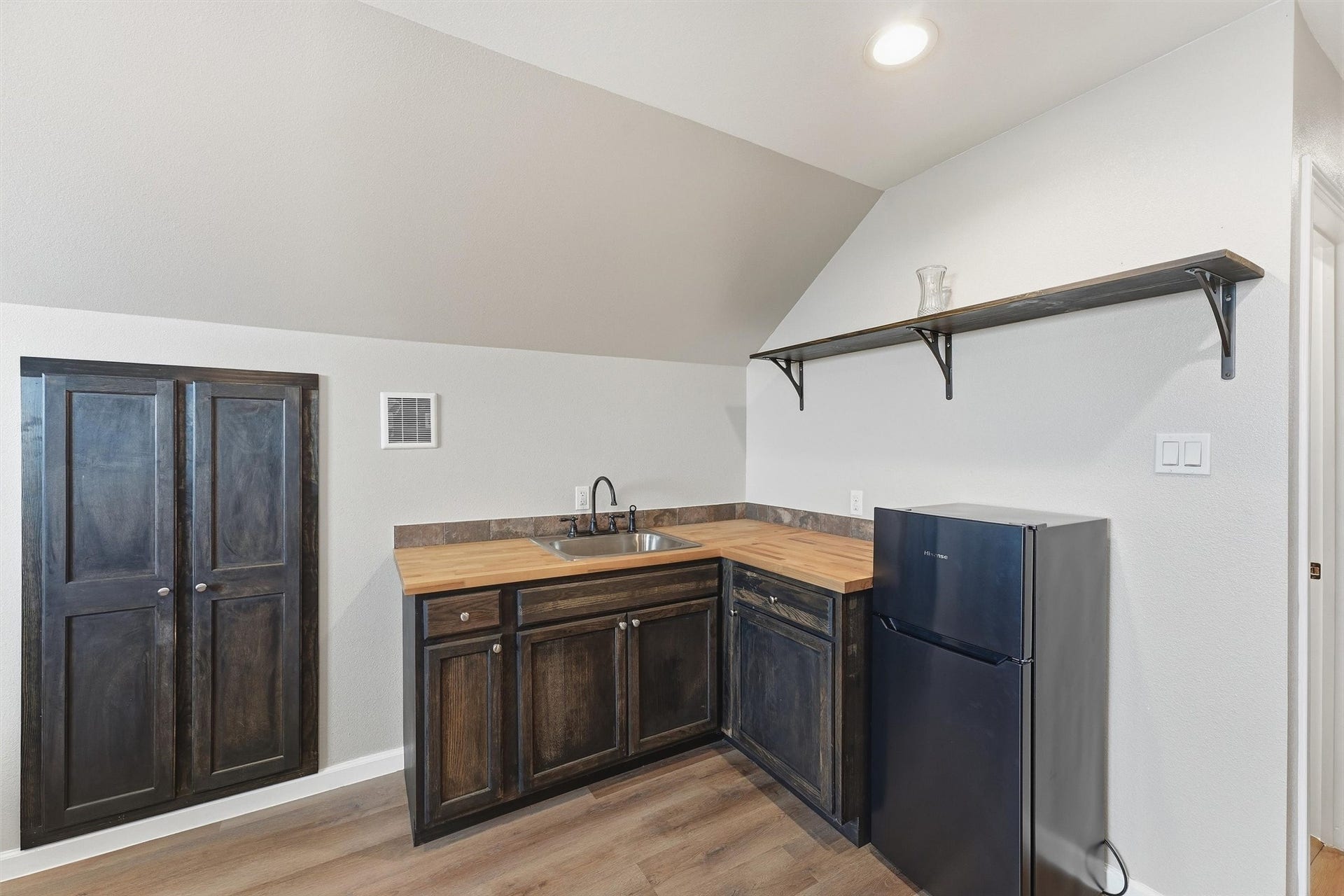 6715 Arlington Drive, Manvel, TX 77578 apartment kitchenette