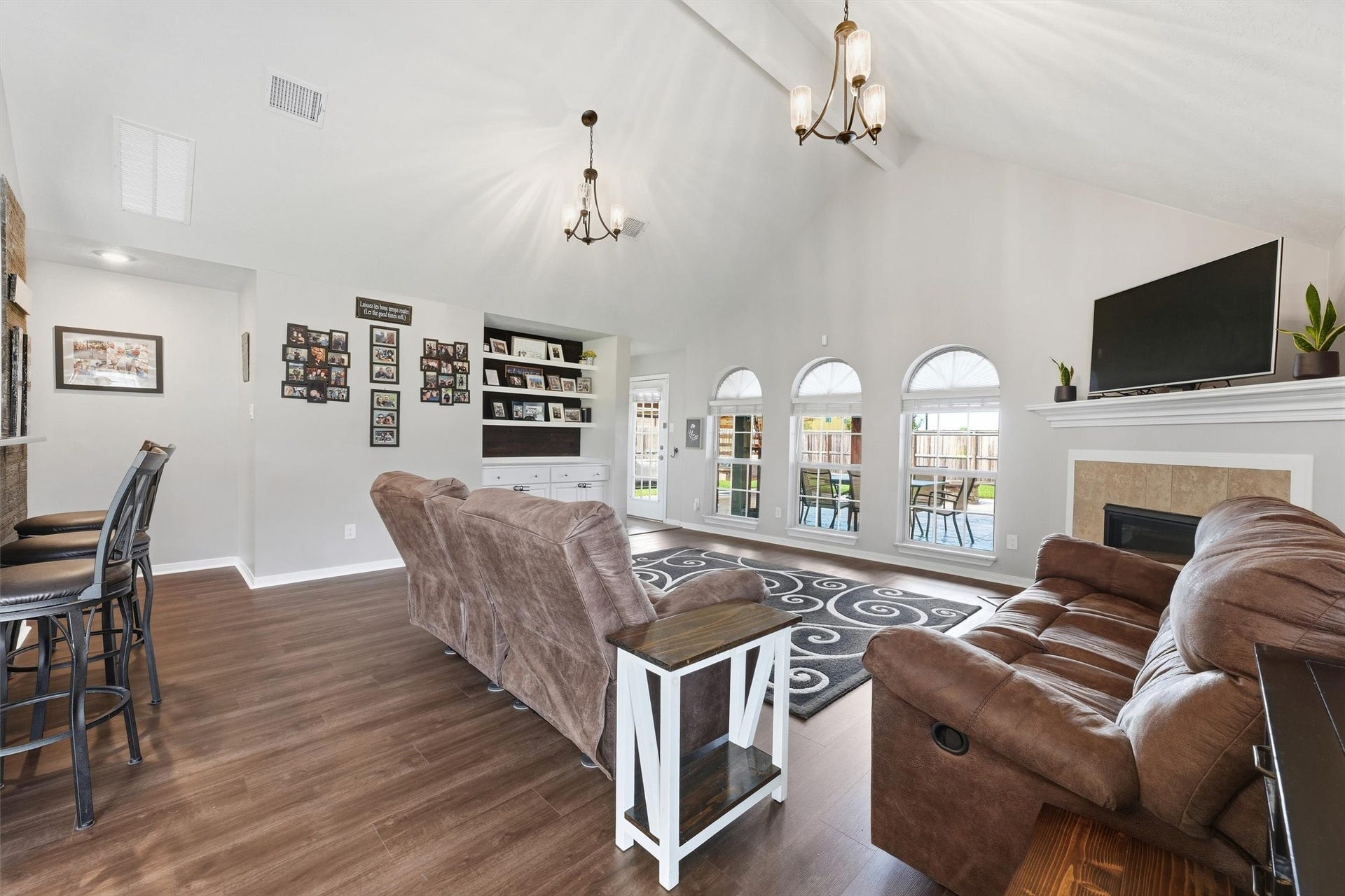 6715 Arlington Drive, Manvel, TX 77578 Living Room